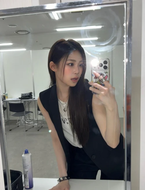 260510-beni-weverse-update-v0-zlu150aewd0h1.webp