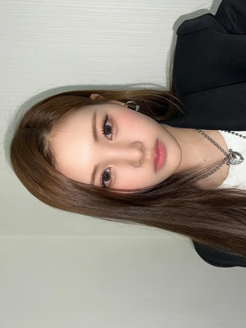 260510-yihyun-weverse-update-v0-7he0mc4ffd0h1.webp