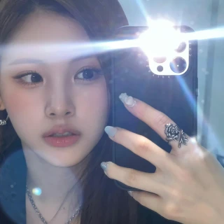 260510-yihyun-weverse-update-v0-hpwuz30ffd0h1
