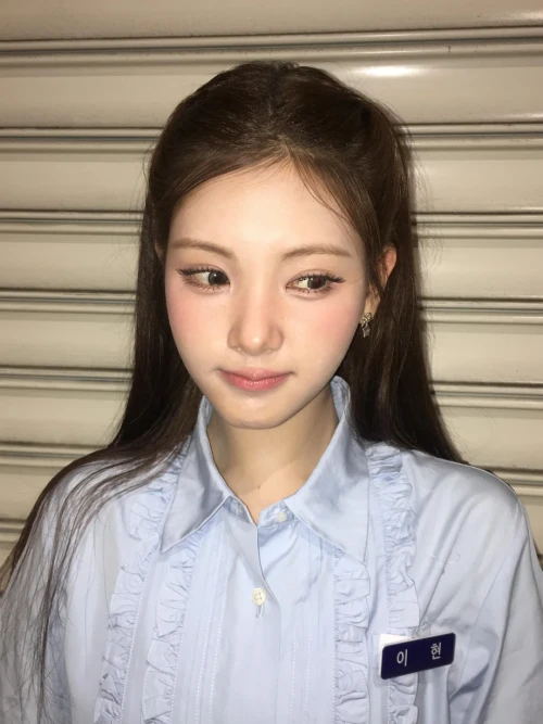 260510-yihyun-weverse-update-v0-jqtkh3xefd0h1.webp