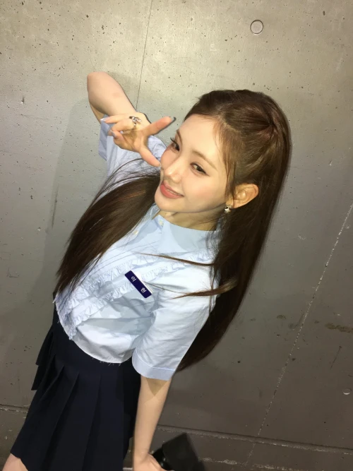260510-yihyun-weverse-update-v0-suufwtlefd0h1.webp