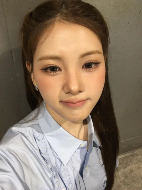 260510-yihyun-weverse-update-v0-ydfxqrdefd0h1.webp