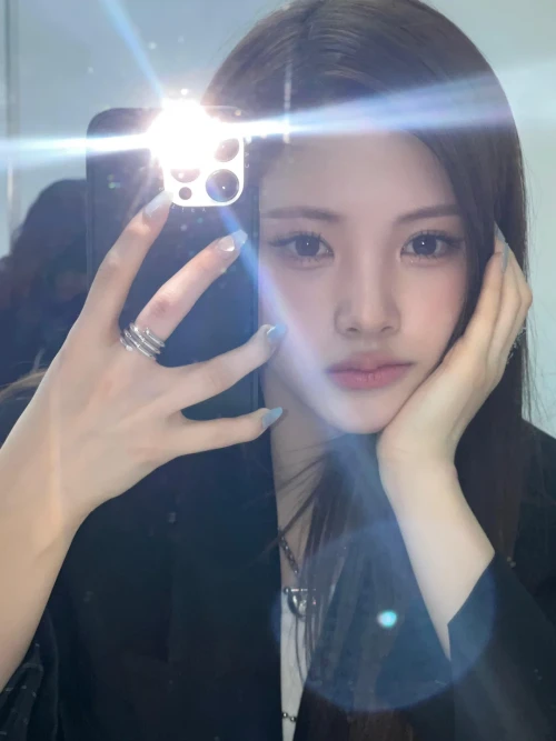 260510-yihyun-weverse-update-v0-yn4xi8tefd0h1.webp
