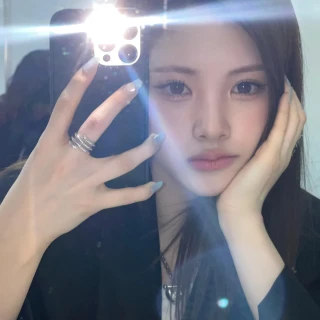 260510-yihyun-weverse-update-v0-yn4xi8tefd0h1