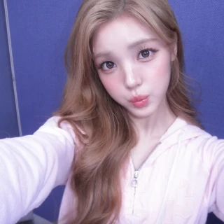 260511-yuha-weverse-update-v0-jfzqnjw3al0h1