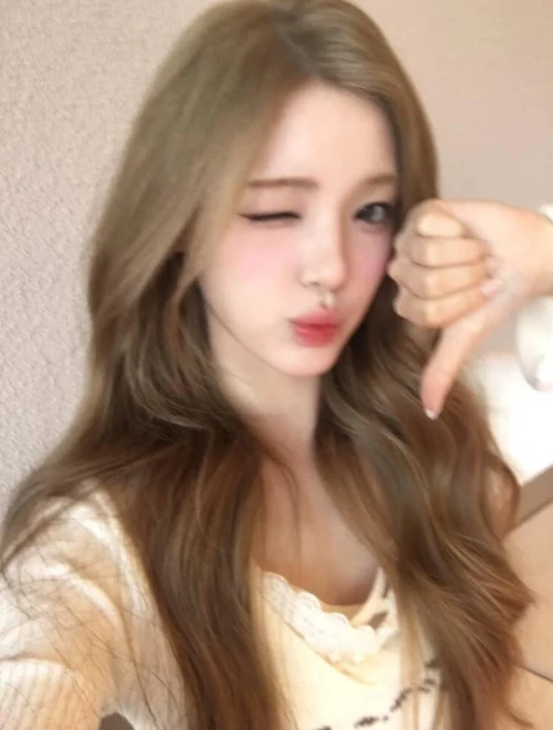 260511-yuha-weverse-update-v0-qtv26tu3al0h1.webp