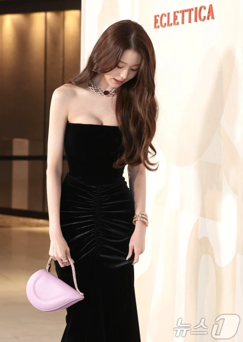 260512-wonyoung-v0-hy0zykihzt0h1.webp