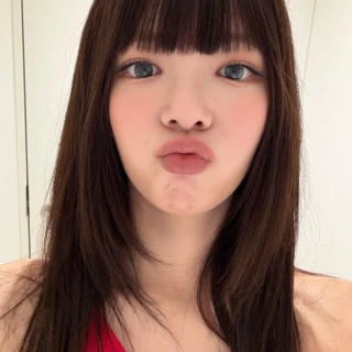 lia-itzy-v0-03x9zjg9bi0h1