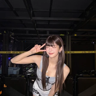 lia-itzy-v0-4srcir82bi0h1