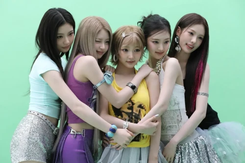 260512-leesol-w-members-2026-kiiikiii-fan-concert-kiiikiii-v0-8q12aqxu4v0h1.webp