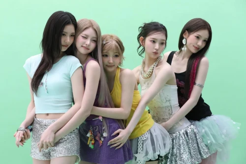 260512-leesol-w-members-2026-kiiikiii-fan-concert-kiiikiii-v0-i1al8pxu4v0h1.webp