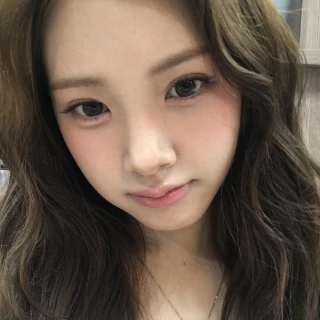 260512-yihyun-weverse-update-v0-59b04a7xpq0h1