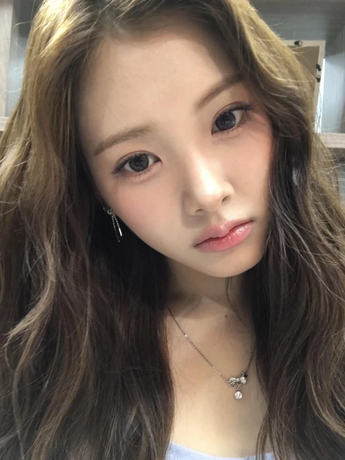 260512-yihyun-weverse-update-v0-j9nd5e3xpq0h1.webp