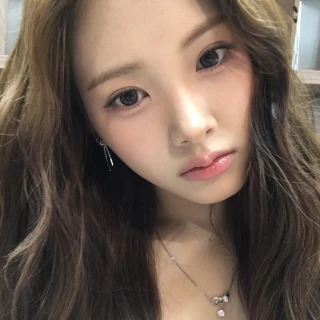 260512-yihyun-weverse-update-v0-j9nd5e3xpq0h1
