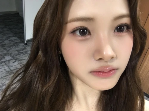 260512-yihyun-weverse-update-v0-zthgpxywpq0h1.webp