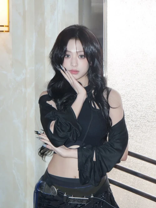 260513-babymonster-ig-update-w-ahyeon-v0-euvmerkauu0h1.webp