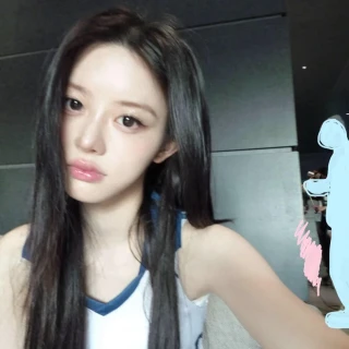 260513-minju-weverse-update-v0-7vjbgoabdx0h1