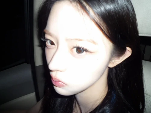 260513 minju weverse update v0 vth23oabdx0h1