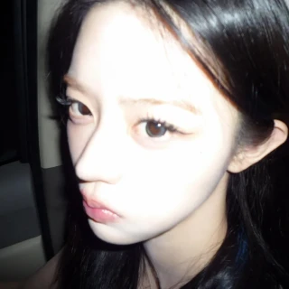260513-minju-weverse-update-v0-vth23oabdx0h1