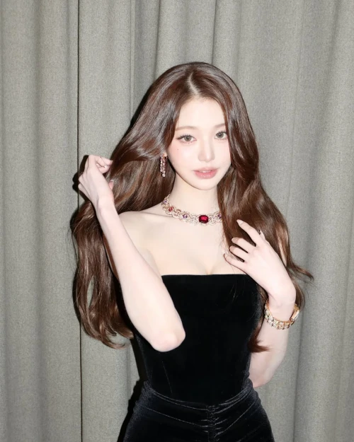 260513-wonyoung-instagram-update-v0-1cvcl97n2v0h1.webp