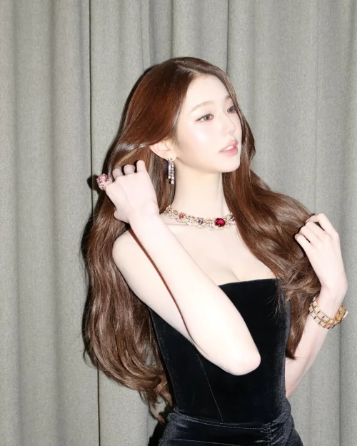 260513-wonyoung-instagram-update-v0-bg5q1fqn2v0h1.webp