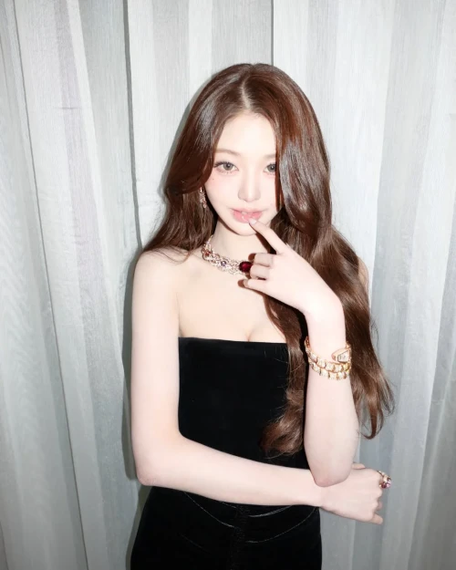 260513-wonyoung-instagram-update-v0-han9y6tn2v0h1.webp