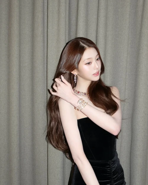 260513-wonyoung-instagram-update-v0-o3399cnn2v0h1.webp