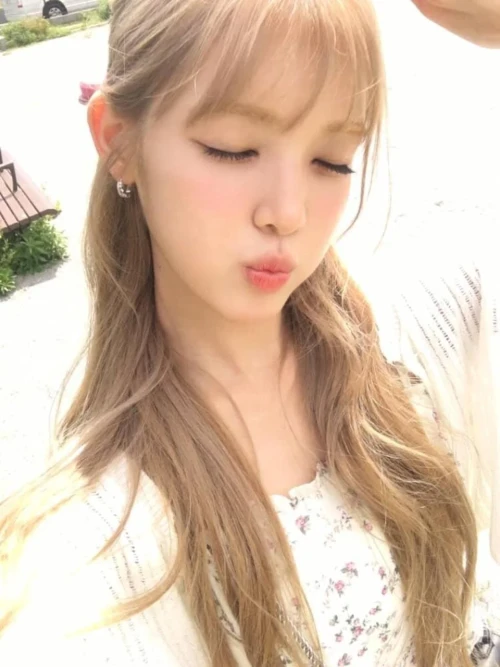 260513-yuha-weverse-update-v0-biapn2fsvw0h1.webp