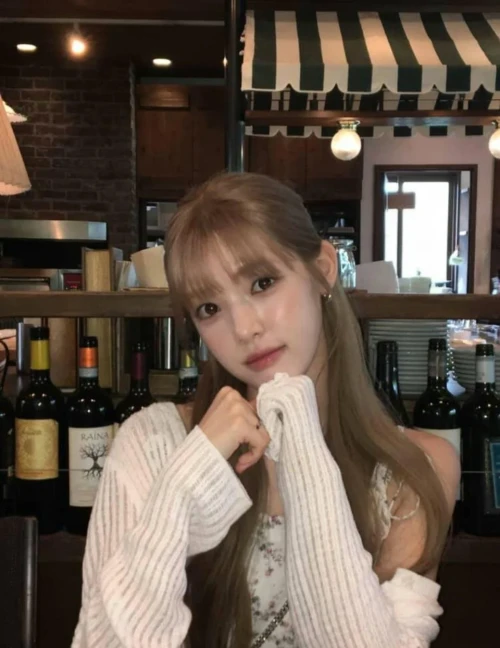 260513-yuha-weverse-update-v0-t3xd51fsvw0h1.webp