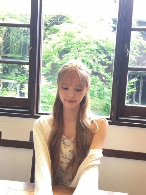 260513-yuha-weverse-update-v0-wupq32fsvw0h1.webp
