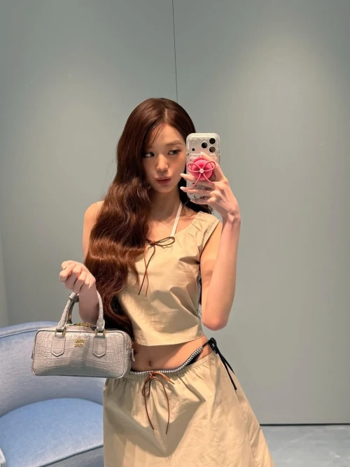 260514-wonyoung-instagram-update-v0-3nadph5sl11h1.webp