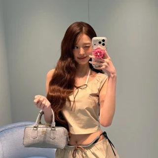 260514-wonyoung-instagram-update-v0-9z0odj5sl11h1