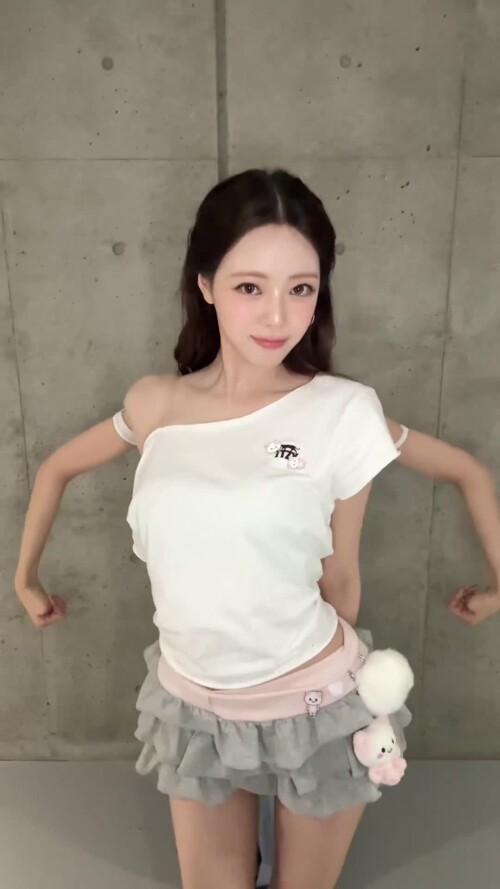260511 ITZY Instagram Reels Update with Lia & Yuna - Big guyyyy 💪