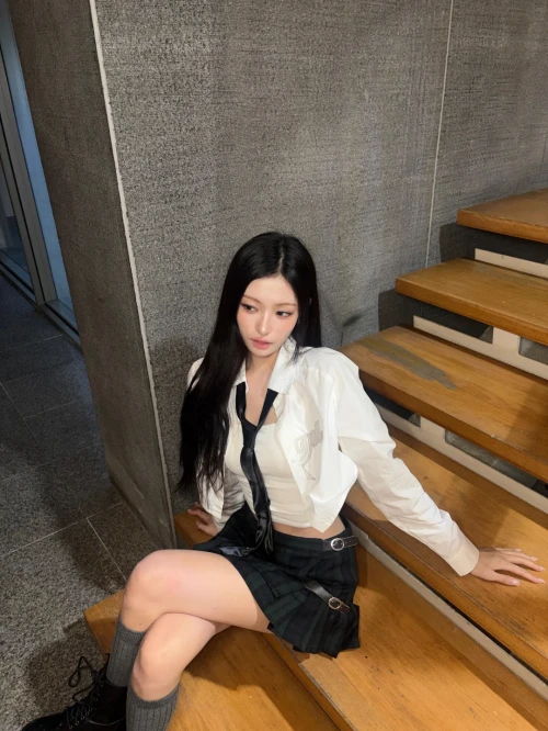 260514-odd-youth-instagram-update-with-summer-2-v0-394qt4br841h1.webp