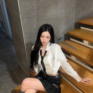 260514-odd-youth-instagram-update-with-summer-2-v0-394qt4br841h1