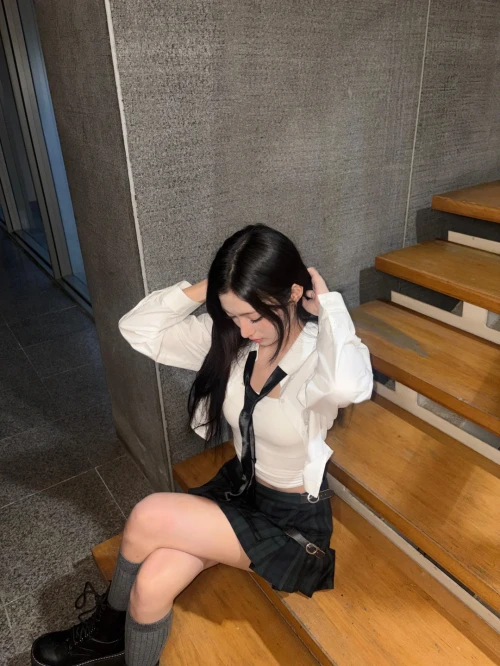 260514-odd-youth-instagram-update-with-summer-2-v0-hkvu25br841h1.webp