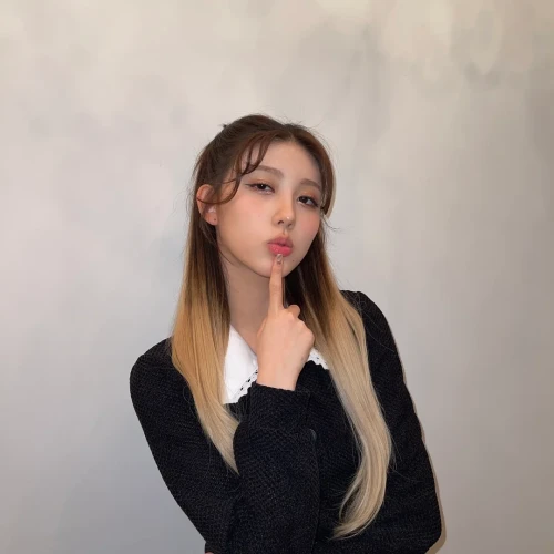 211216-ive-twitter-update-with-gaeul-v0-sr346pzs0x0h1.webp