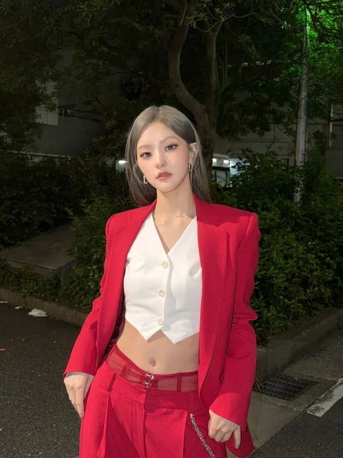 260509-haneul-instagram-photos-v0-uvrmkogn210h1.webp