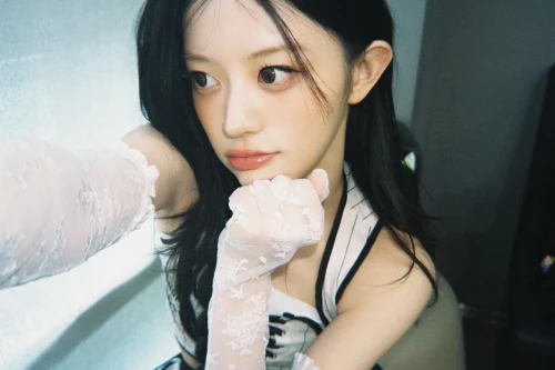 260509-minju-weverse-update-v0-6h9g1mph440h1.webp