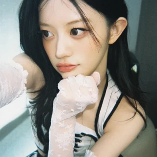 260509-minju-weverse-update-v0-6h9g1mph440h1