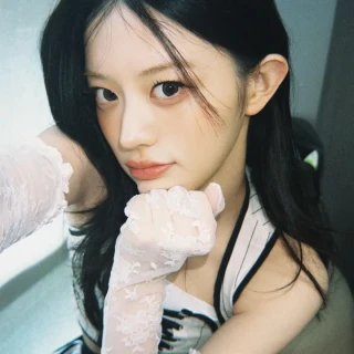 260509-minju-weverse-update-v0-vu7bemph440h1