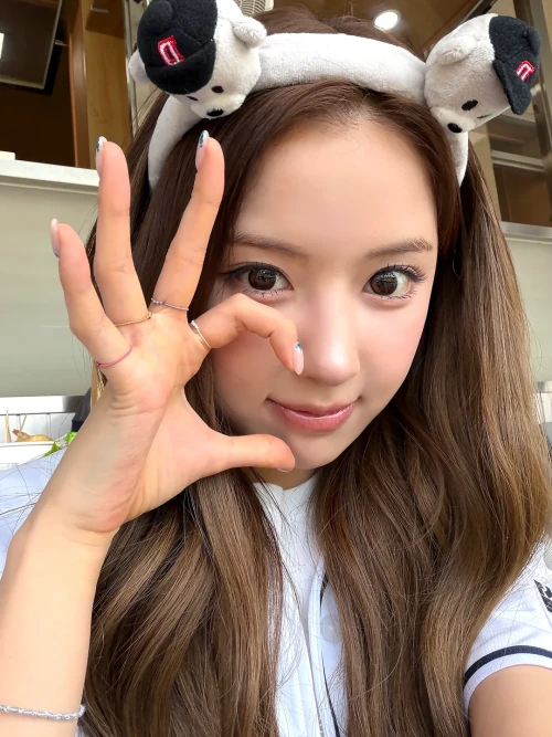 260510-nmixx-twitter-updates-with-jiwoo-2026-kbo-league-v0-3qr7671a1a0h1.webp