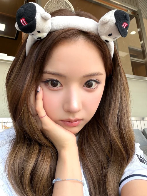 260510-nmixx-twitter-updates-with-jiwoo-2026-kbo-league-v0-dpglwb1a1a0h1.webp