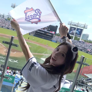 260510-nmixx-twitter-updates-with-jiwoo-2026-kbo-league-v0-nvxhsa1a1a0h1