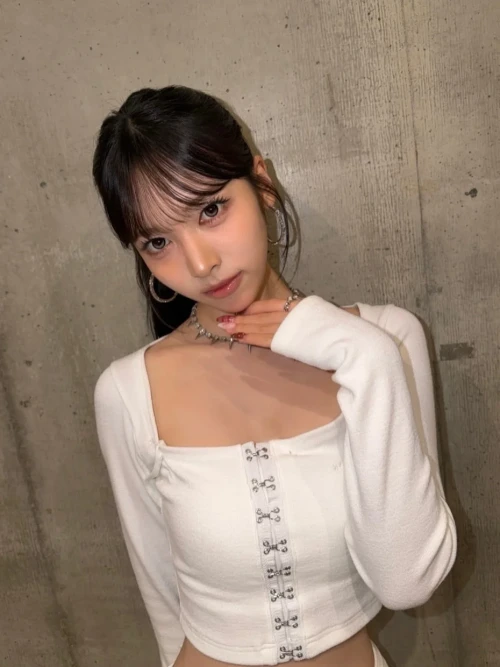 260511-rescene-instagram-update-with-may-kcon-day-1-v0-udglynv9jh0h1.webp