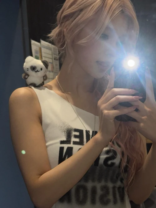 260511-yeji-instagram-update-v0-1y1c52nsgi0h1.webp