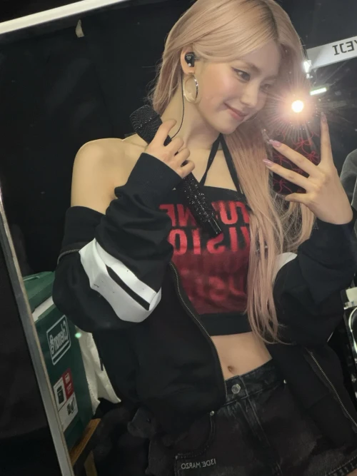 260511-yeji-instagram-update-v0-tbe4mitrgi0h1.webp