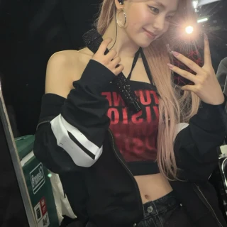 260511-yeji-instagram-update-v0-tbe4mitrgi0h1