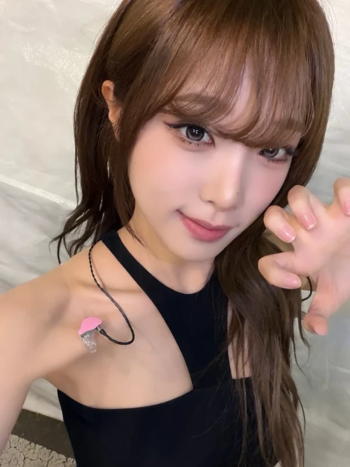 260512-yena-yenacore-instagram-update-v0-0potcgrqzp0h1.webp