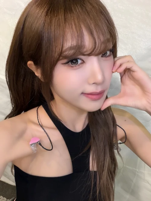 260512-yena-yenacore-instagram-update-v0-l8k9vbiqzp0h1.webp